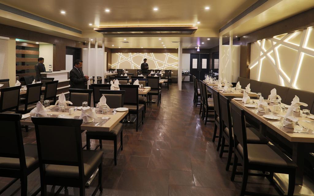 Grand Kailash Hotel Aurangabad  Buitenkant foto